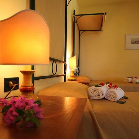Marina Del Marchese Beach Resort 博特里塞罗 外观 照片
